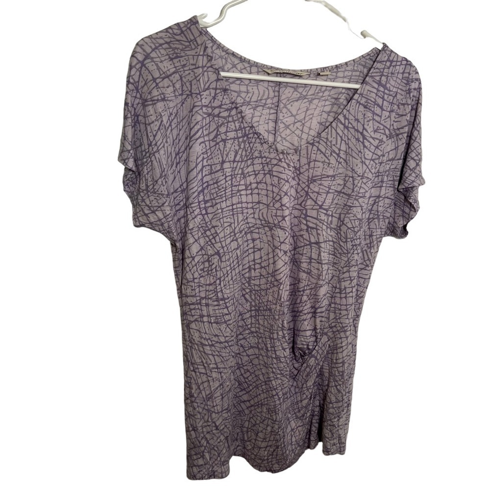 New York & Co Streetwear V-Neck T-Shirt Light Purple